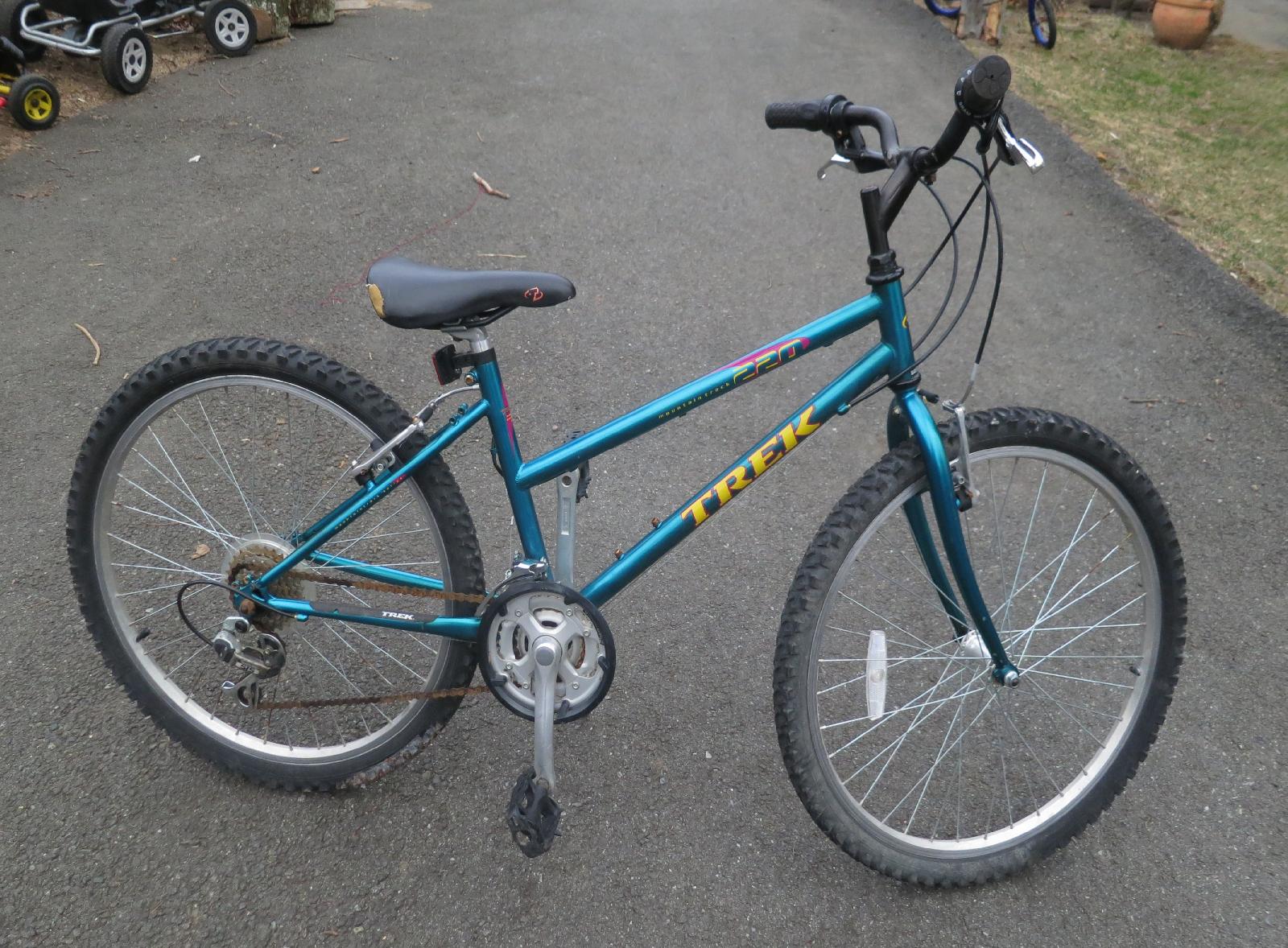 Trek 220